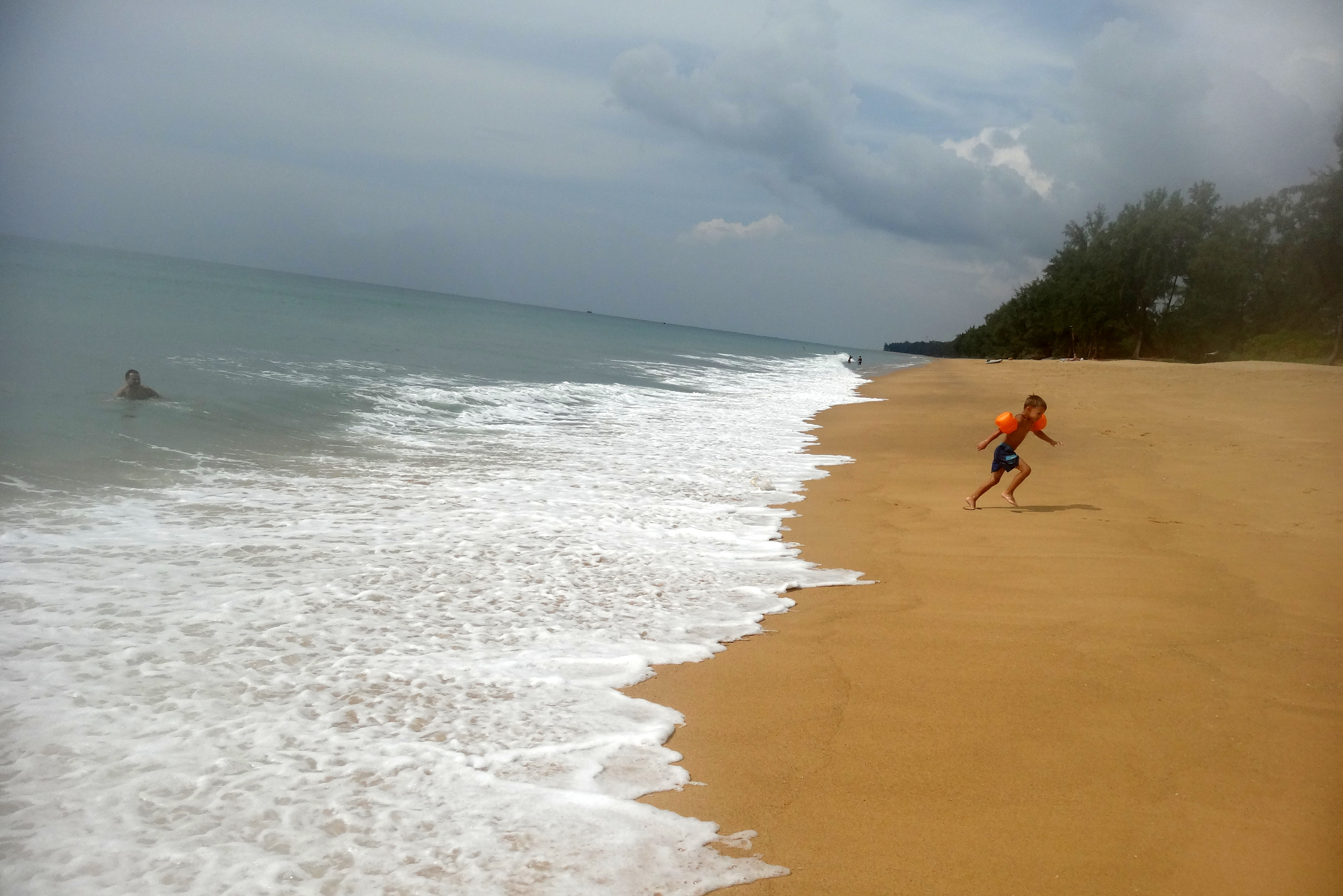 Mai_Khao_Beach_-_panoramio