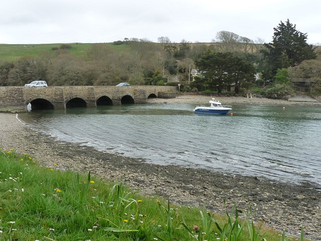 File:New Bridge, Bowcombe Creek - geograph.org.uk - 1843491.jpg