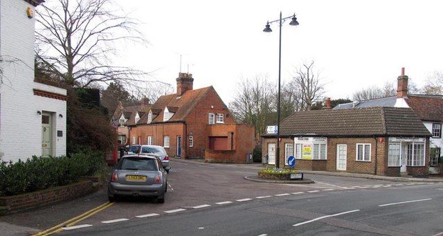 File:Off High Street,Welwyn - geograph.org.uk - 345997.jpg