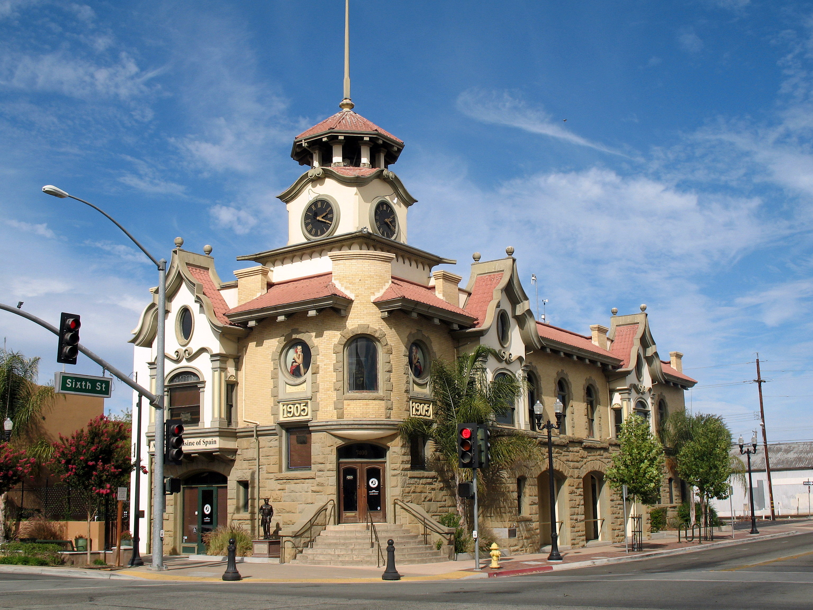 Old_City_Hall,_7410_Monterey_St.,_Gilroy