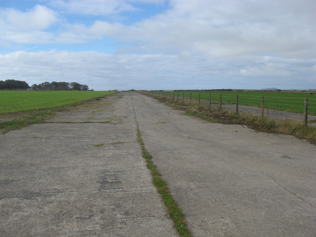 File:Perimeter track at St David's-Whitchurch airfield - geograph.org.uk - 1517630.jpg