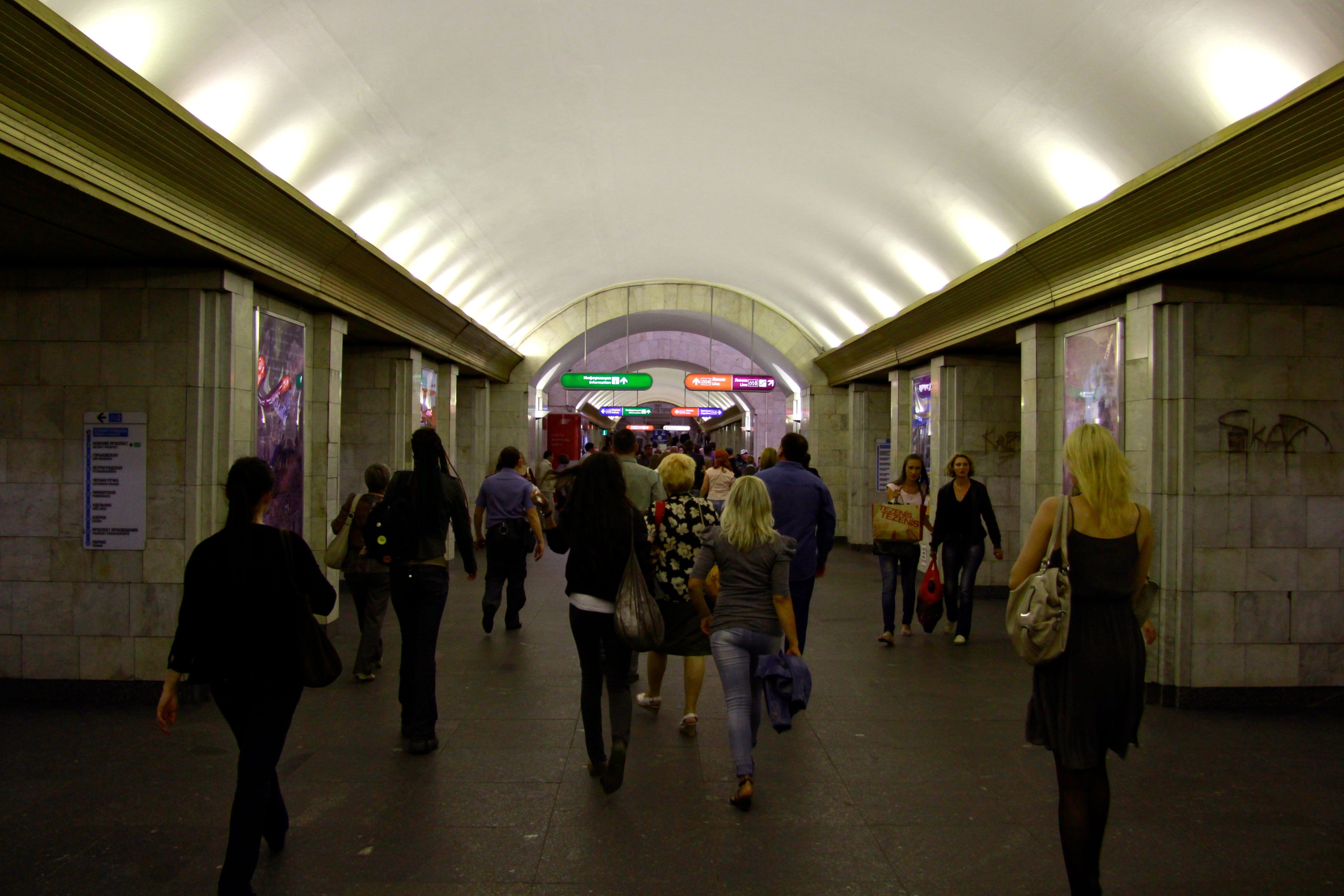 Метро сенная площадь. Санкт-Петербург метрополитен Сенная площадь. Станция Сенная площадь. Сенная площадь метро. Сенная площадь метро СПБ.