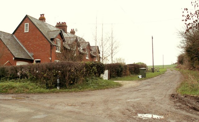 File:The approach lane to Camps Hall - geograph.org.uk - 290091.jpg