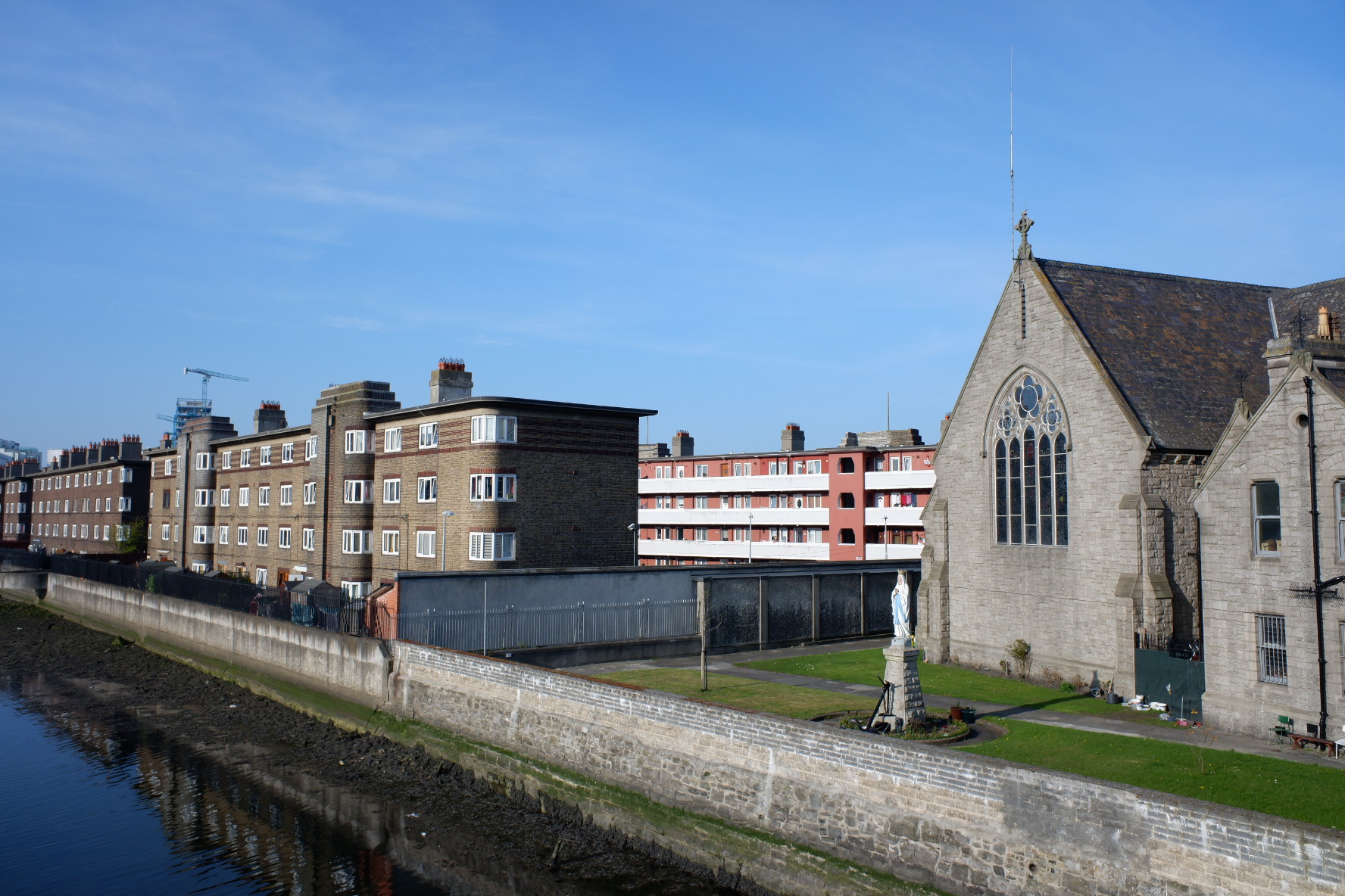 File:Whelan House, Ringsend, Dublin and Statue.jpg - Wikipedia