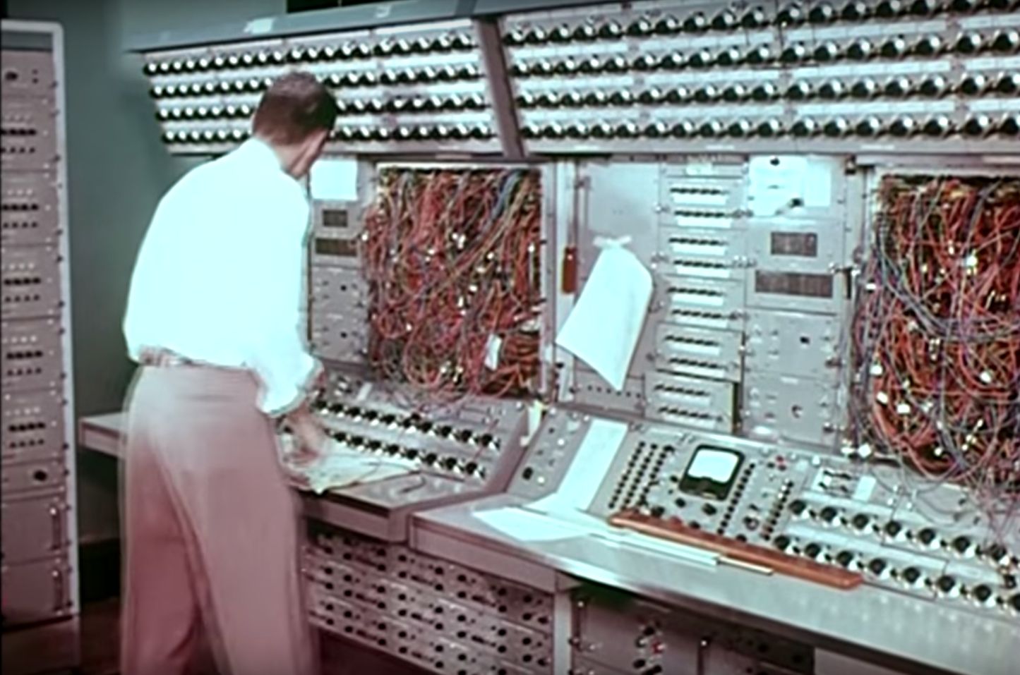 https://upload.wikimedia.org/wikipedia/commons/5/50/X-15_Analog_computer.jpg