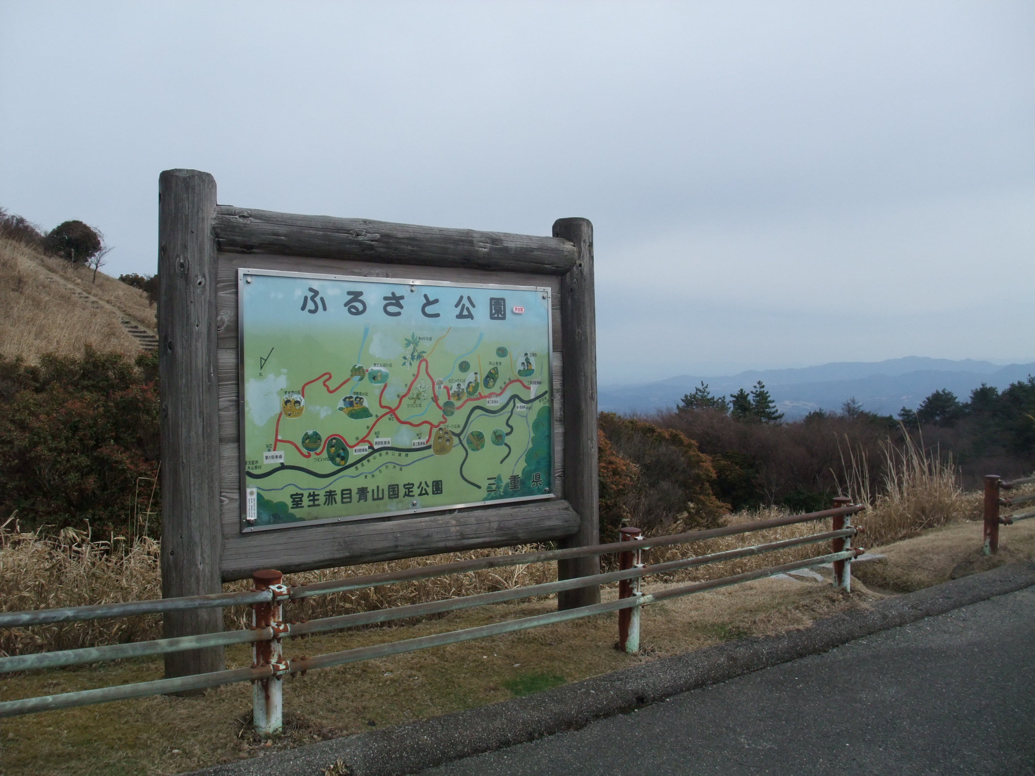 File:青山高原 第二駐車場 - panoramio.jpg - Wikimedia Commons