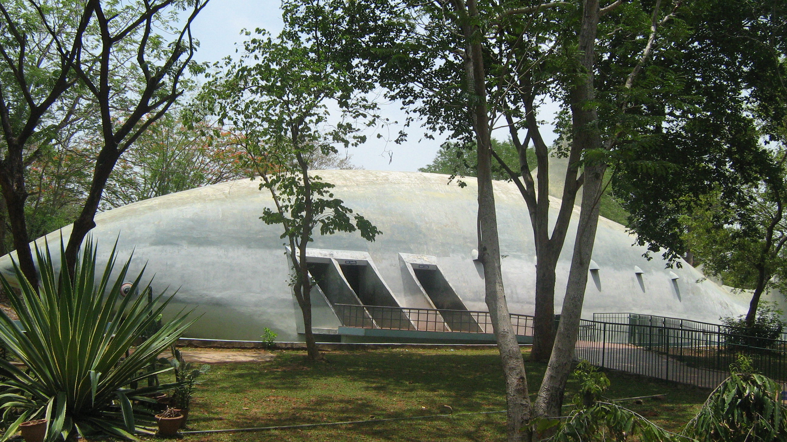 File:Aquarium full-vandalur zoo-Tamil Nadu100.1.JPG - Wikipedia