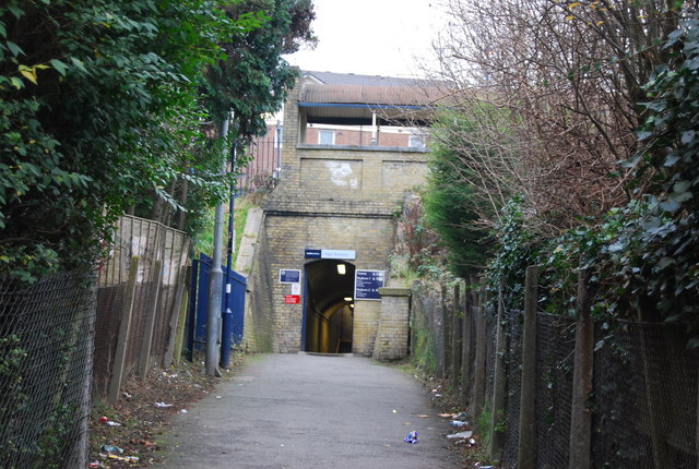 File:Back entrance to High Brooms station - geograph.org.uk - 1104690.jpg