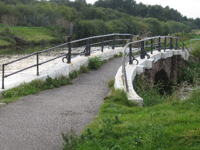 File:Bridge over Catchwater Drain - geograph.org.uk - 55290.jpg