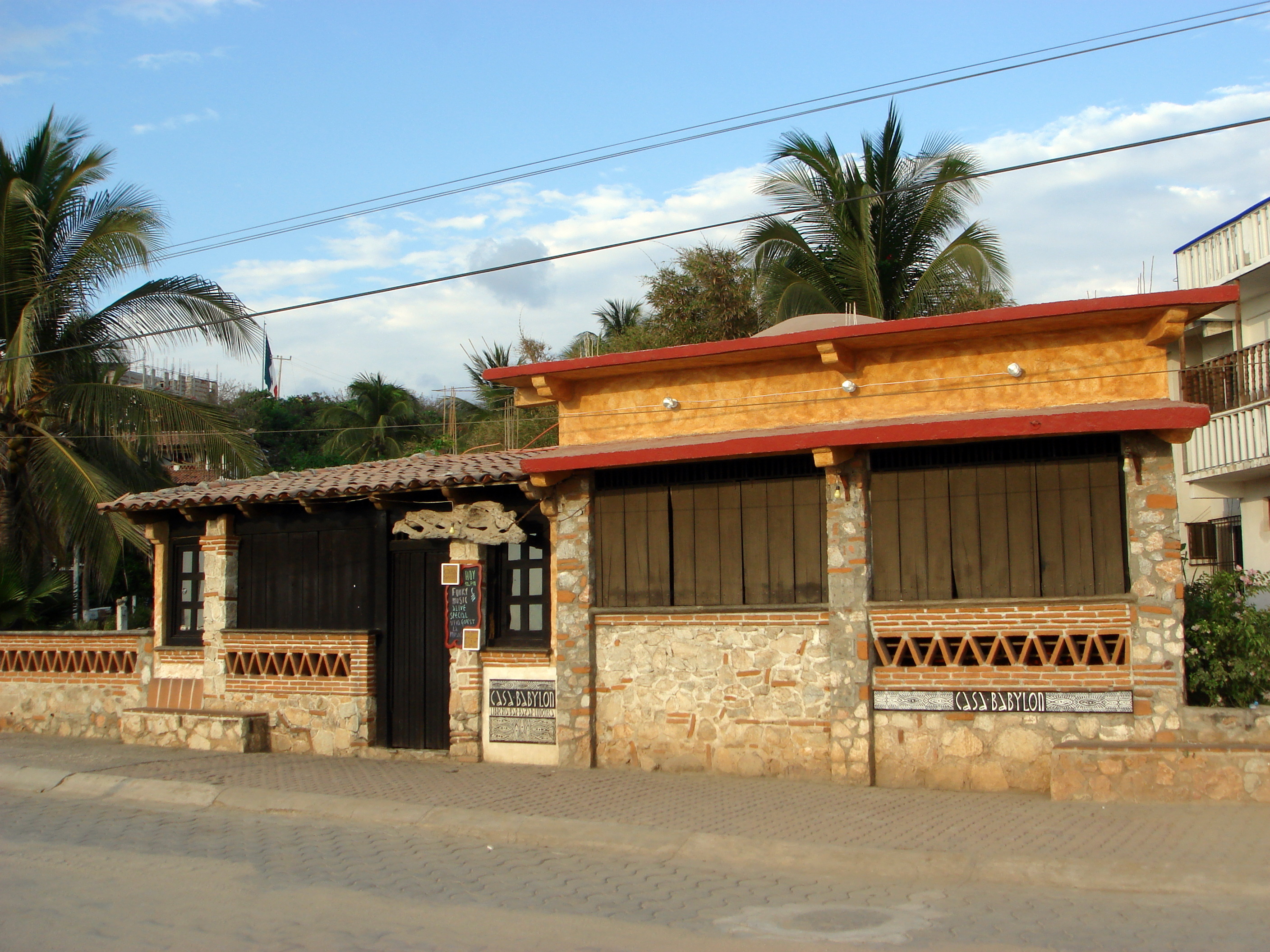 Casa leone. Пуэрто Эскондидо фото улиц. Babylon casa. Puerto Escondido Airport.