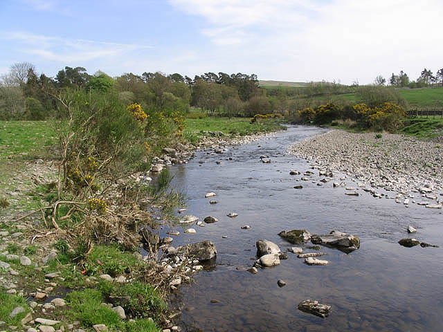 File:Castlefairn Water - geograph.org.uk - 419560.jpg