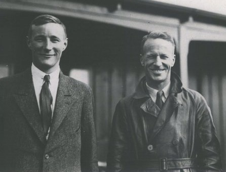 File:Charles Kingford Smith (right) at Invercargill, New Zealand (c.1930).jpg