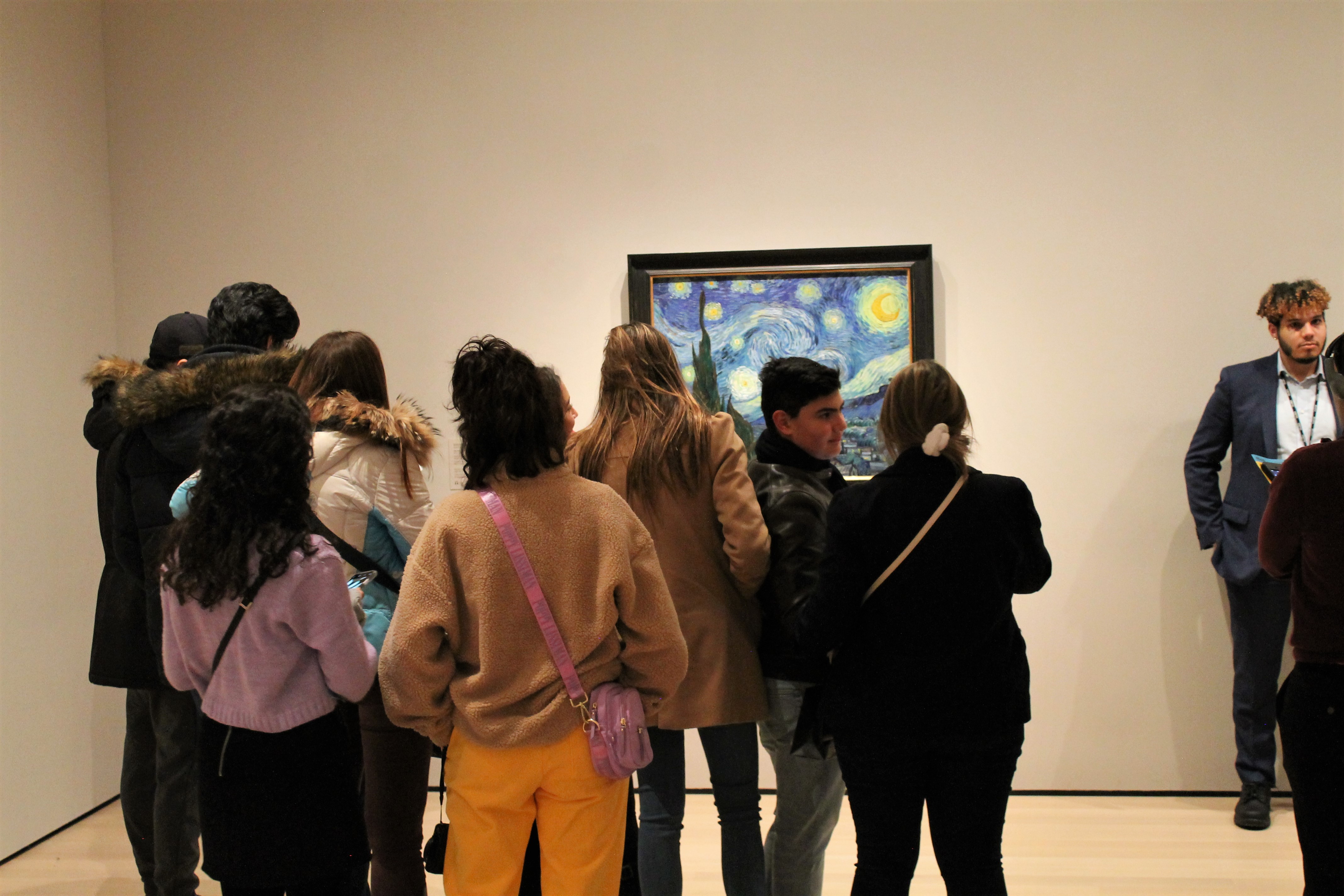 File:Crowd Gathers at Starry Night Painting in York City's Museum of Art (MOMA).jpg Wikimedia Commons
