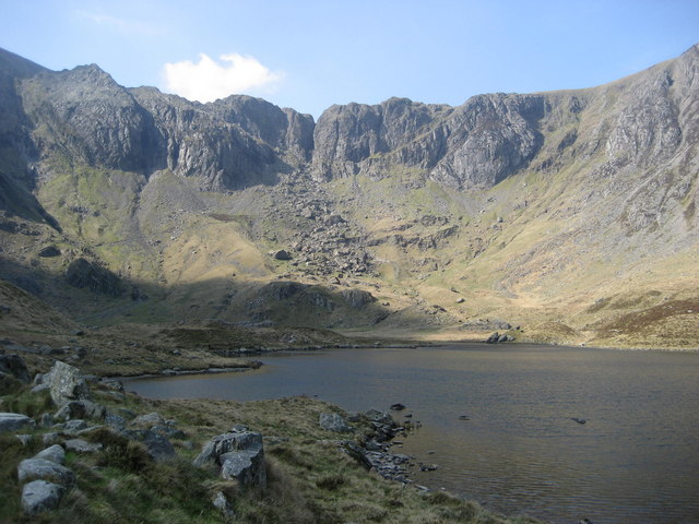 File:Devil's Kitchen from Llyn Idwal - geograph.org.uk - 691764.jpg