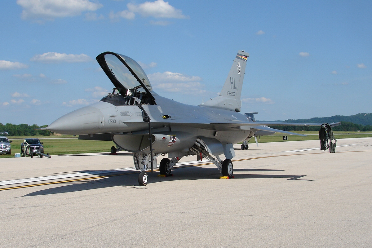 F-16 VIPER (3658037871).jpg