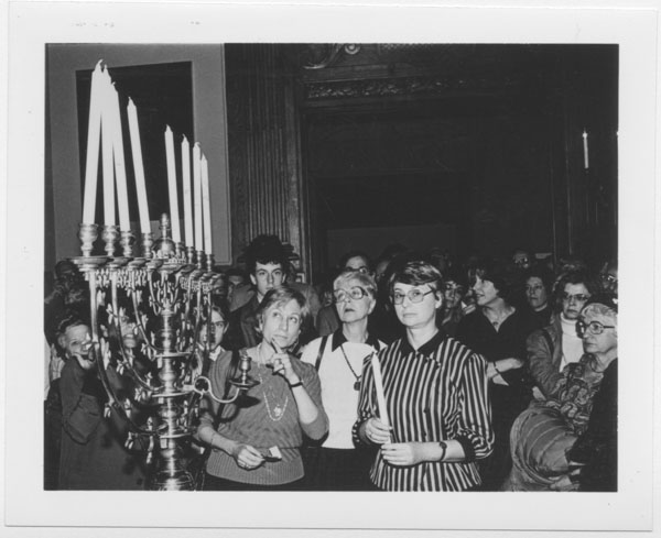 File:Feige Shkolnik, wife of the Prisoner of Conscience Isaak Shkolnik lighting a hannukiah at the Jewish Museum opening in New York City (3929707506).jpg