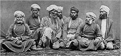 Thug prisoners. Wikimedia Commons.