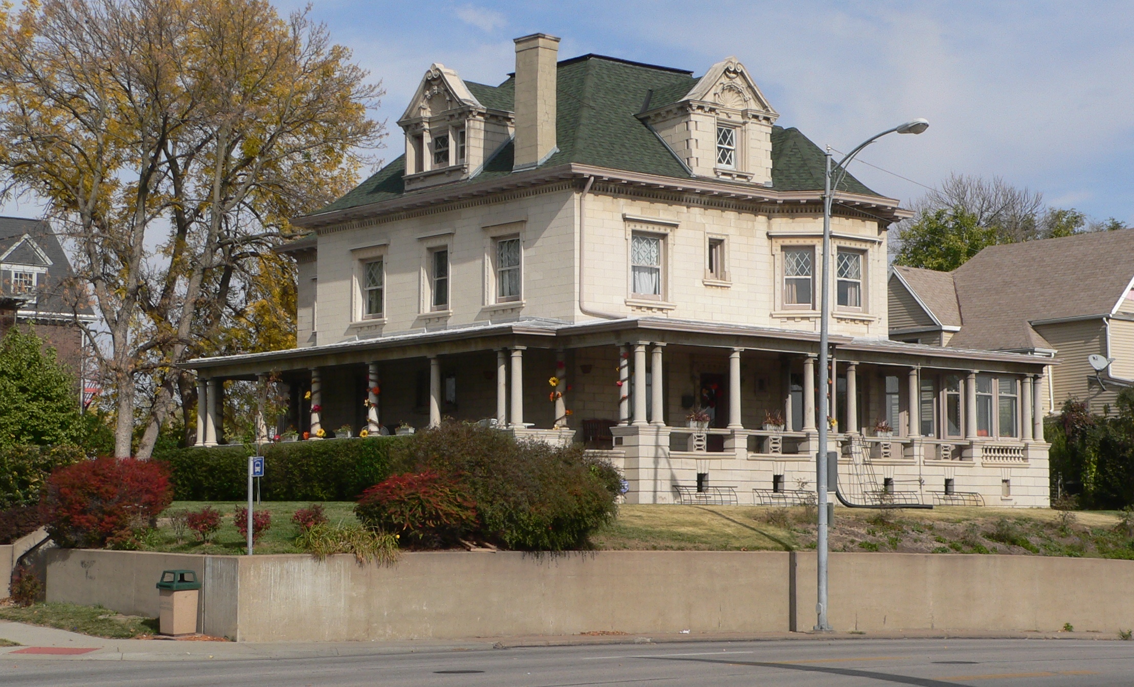 The 1900 house. Дом Баффета в Омахе. Хейвен Хаус. Хейвен Хаус Иллюзион.