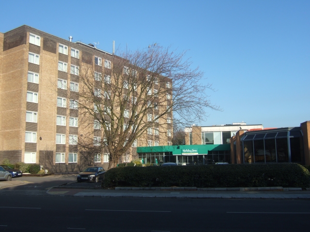 Small picture of Holiday Inn Portsmouth courtesy of Wikimedia Commons contributors