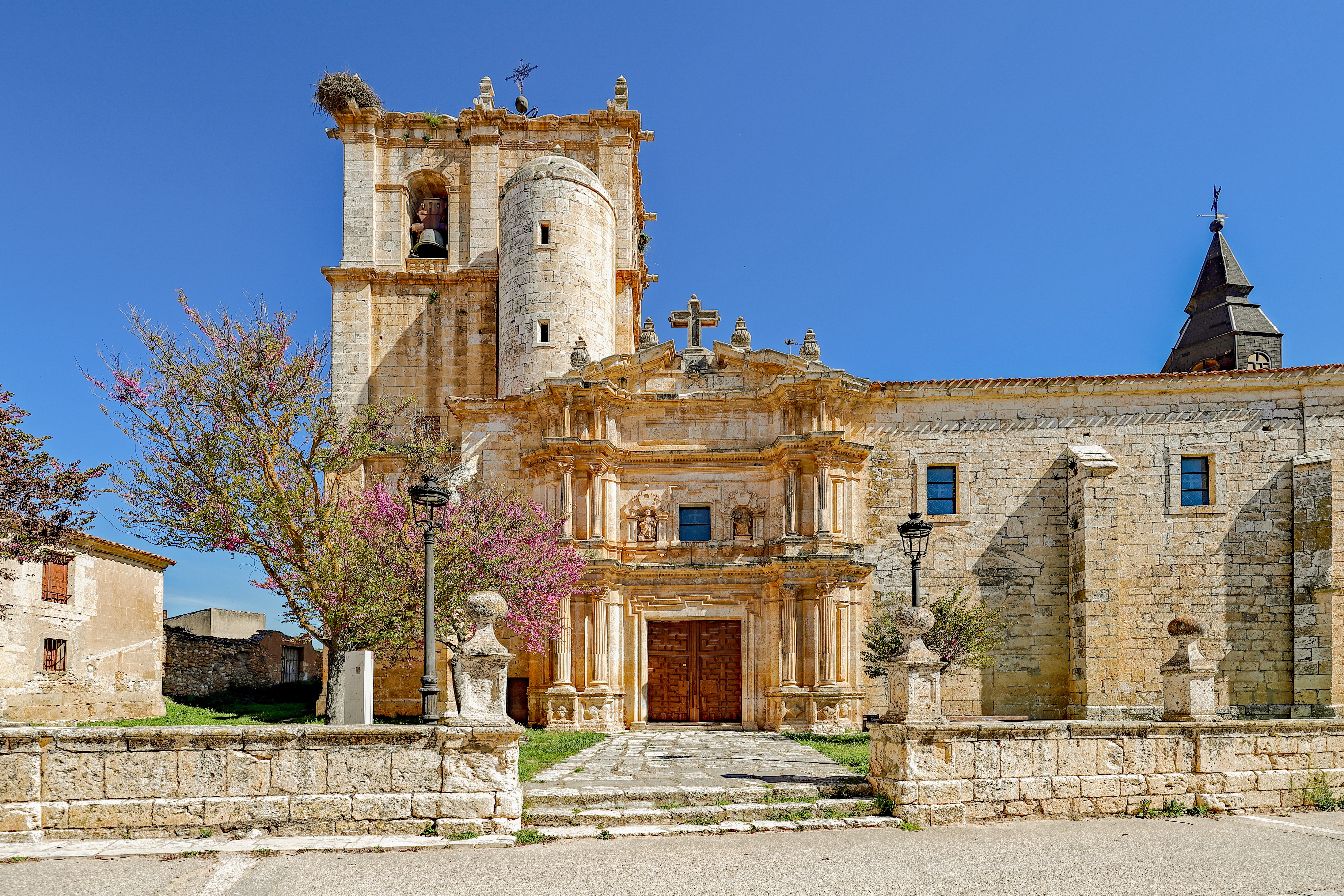 File:Iglesia de Santa Águeda en Sotillo de la Ribera portada y   - Wikimedia Commons