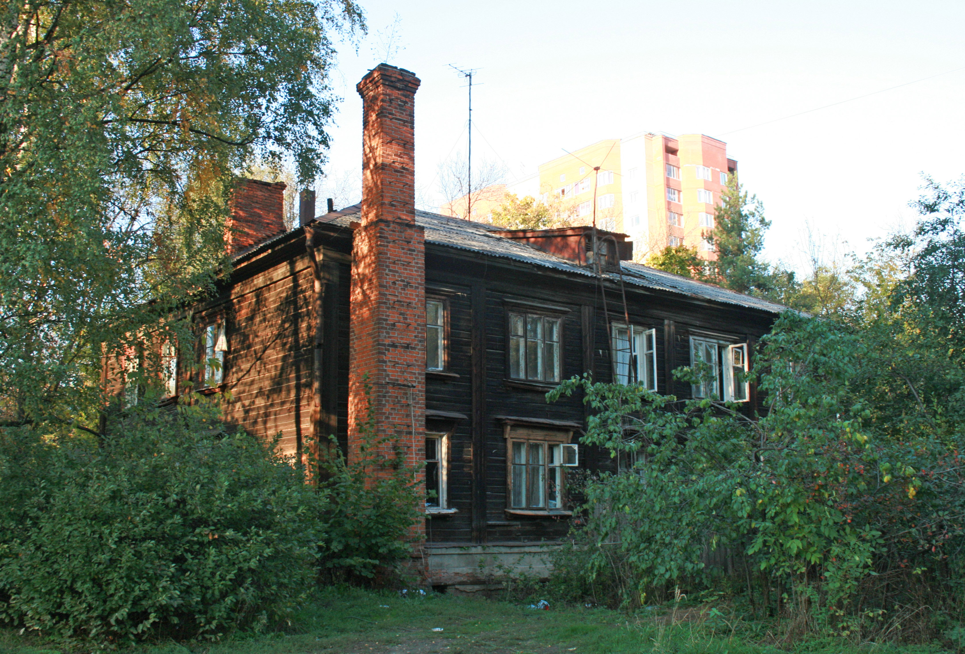 Файл:Ivanteyevka old wooden house.jpg — Википедия