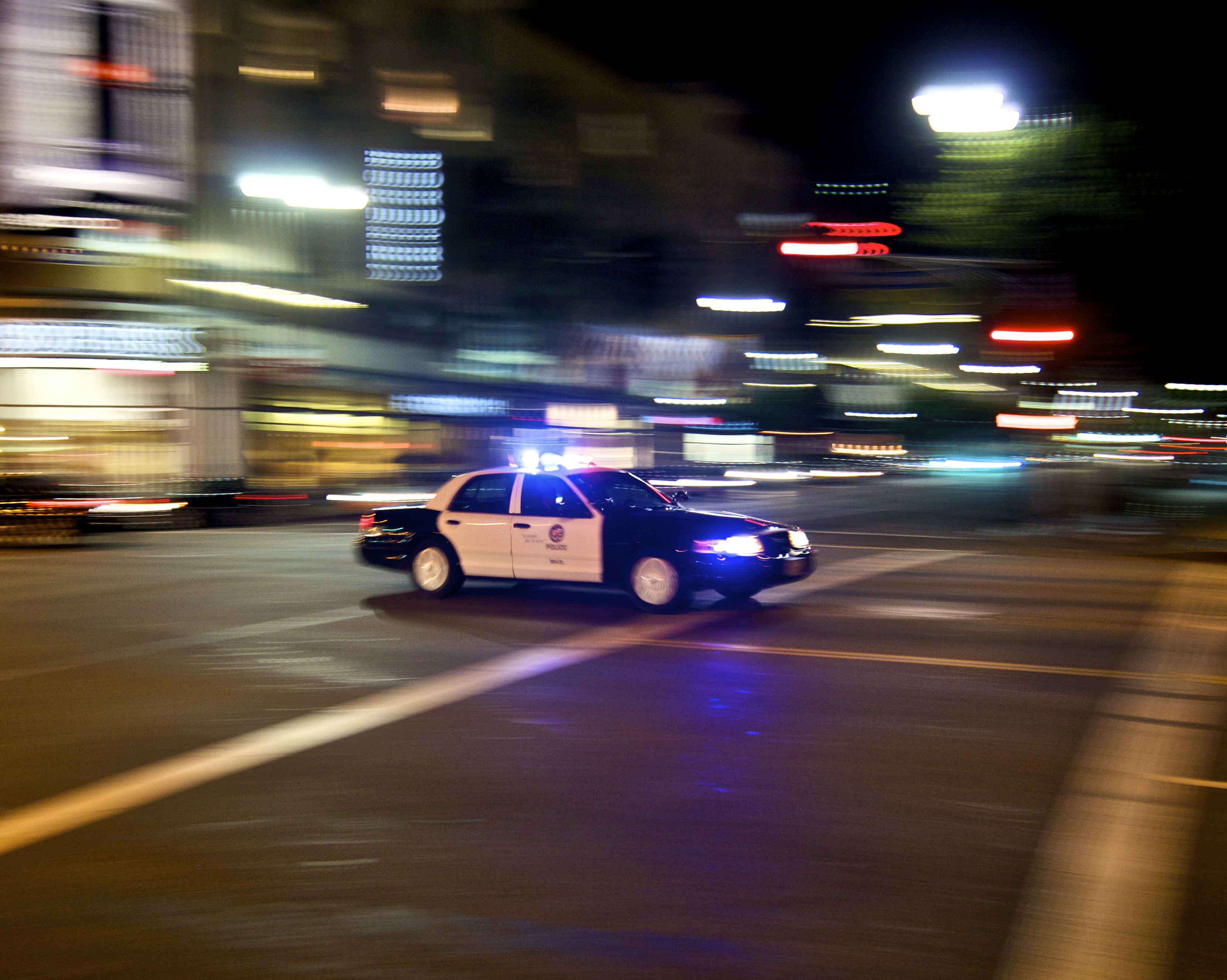 Полицейская машина ночью. LAPD погоня. LAPD Night. Полицейская машина.