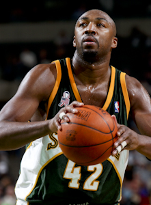 最高級版/99枚限定 激レア選手 Auto 16-17 Panini 国宝 Vin Baker ヴィン・ベイカー NBA 直筆 サイン バスケ ユニフォーム 4回 All-star