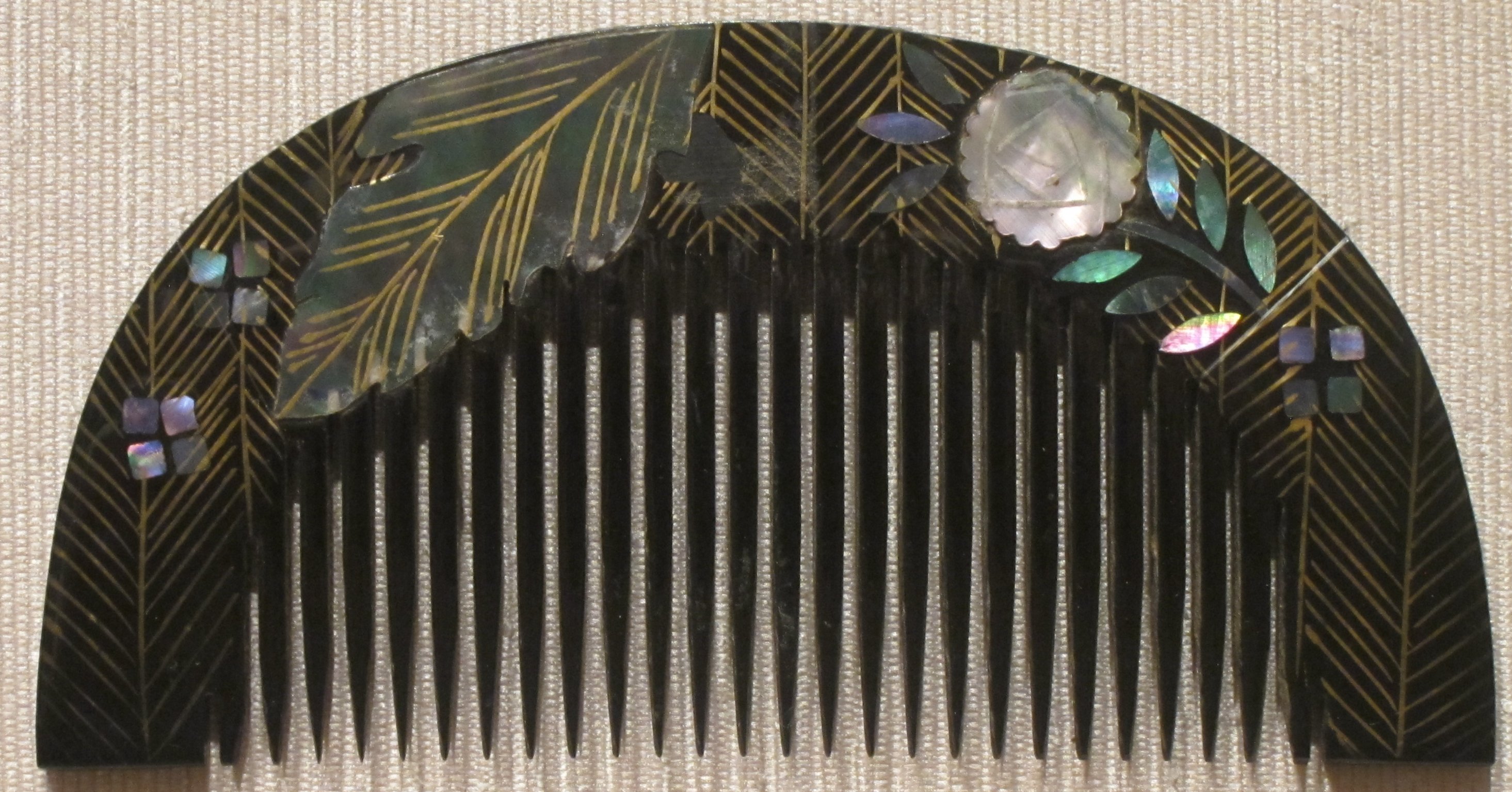 File:Ornamental Japanese comb, tortoiseshell with mother-of-pearl