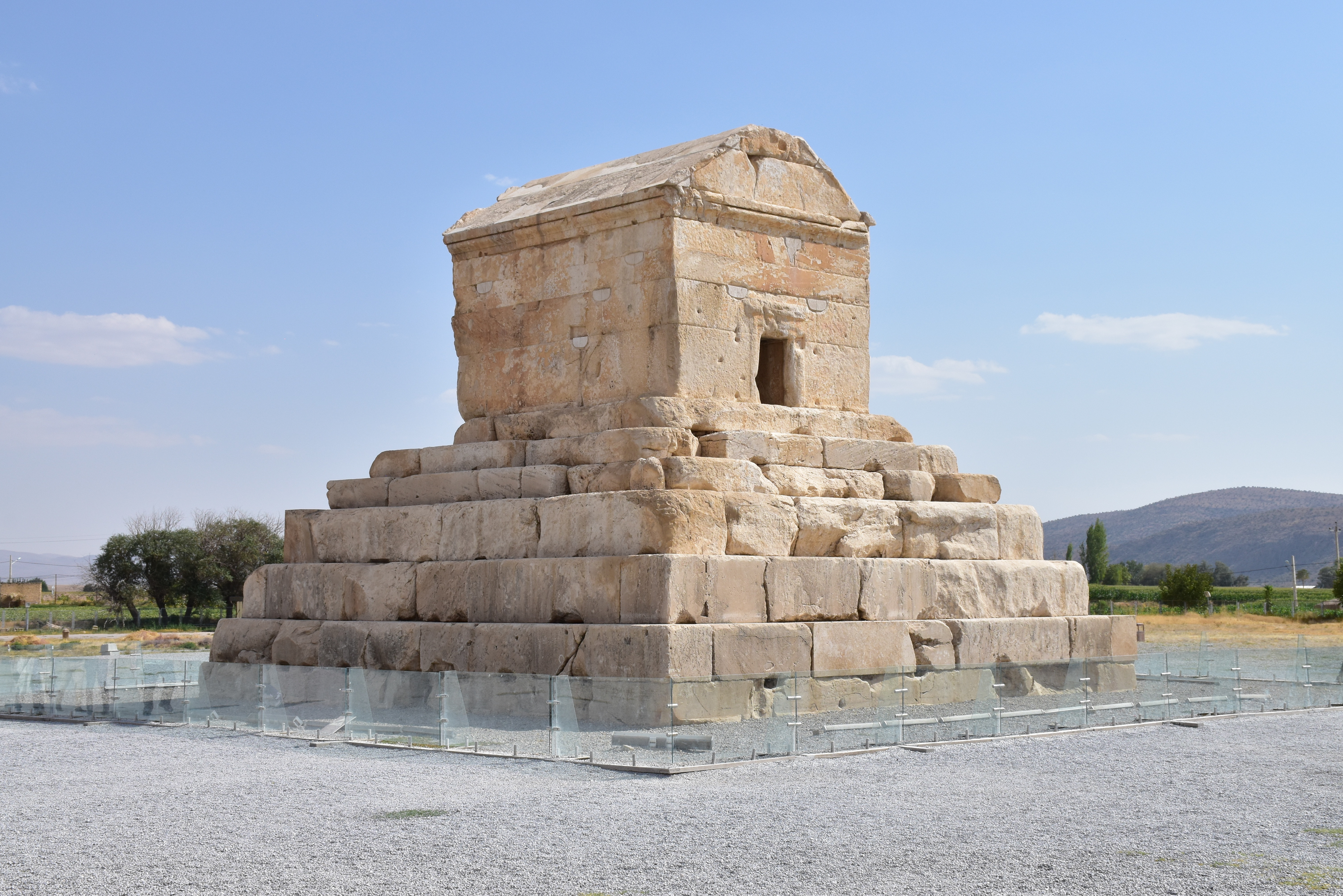 cyrus the great tomb inside