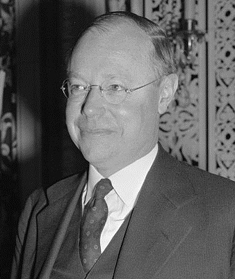 File:Robert Taft 1939 stands at microphone (cropped).jpg