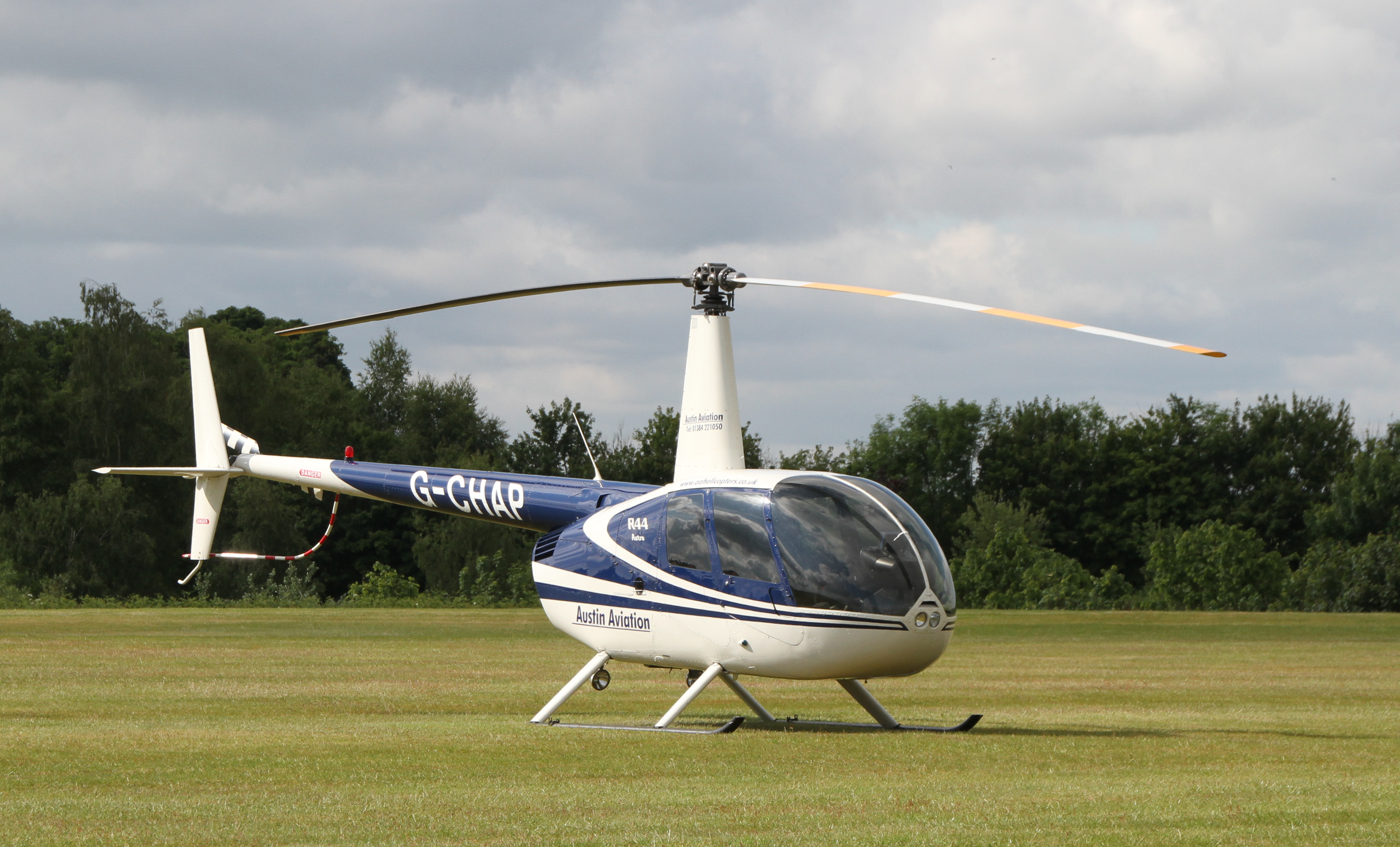 Р 44. Вертолет Robinson r44 пассажирский. Robinson 44/r2. Robinson r44 2021. Робинсон р44. 04314.