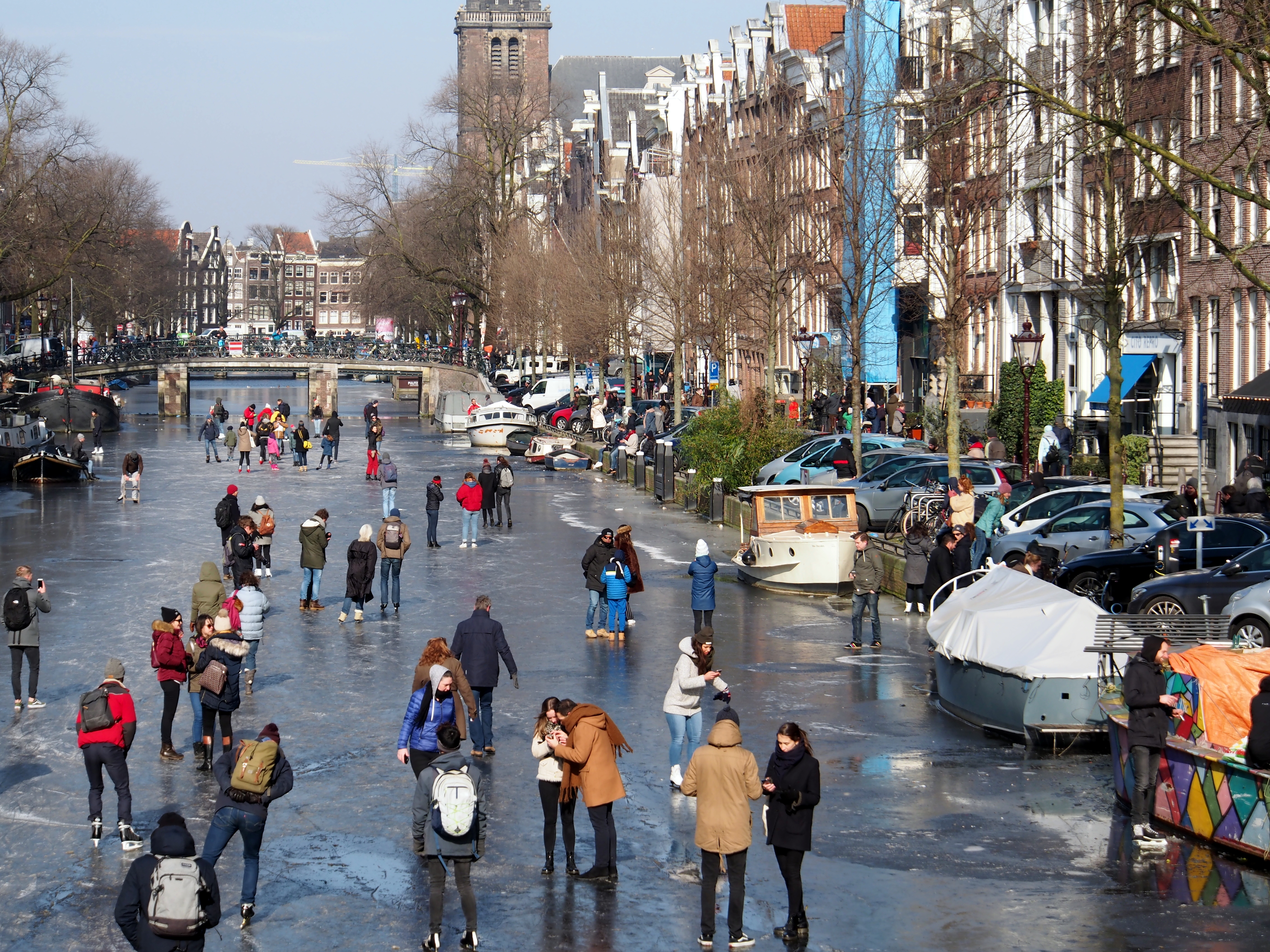 rechtop zege jukbeen File:Schaatsen op de Prinsengracht in Amsterdam foto14.jpg - Wikimedia  Commons