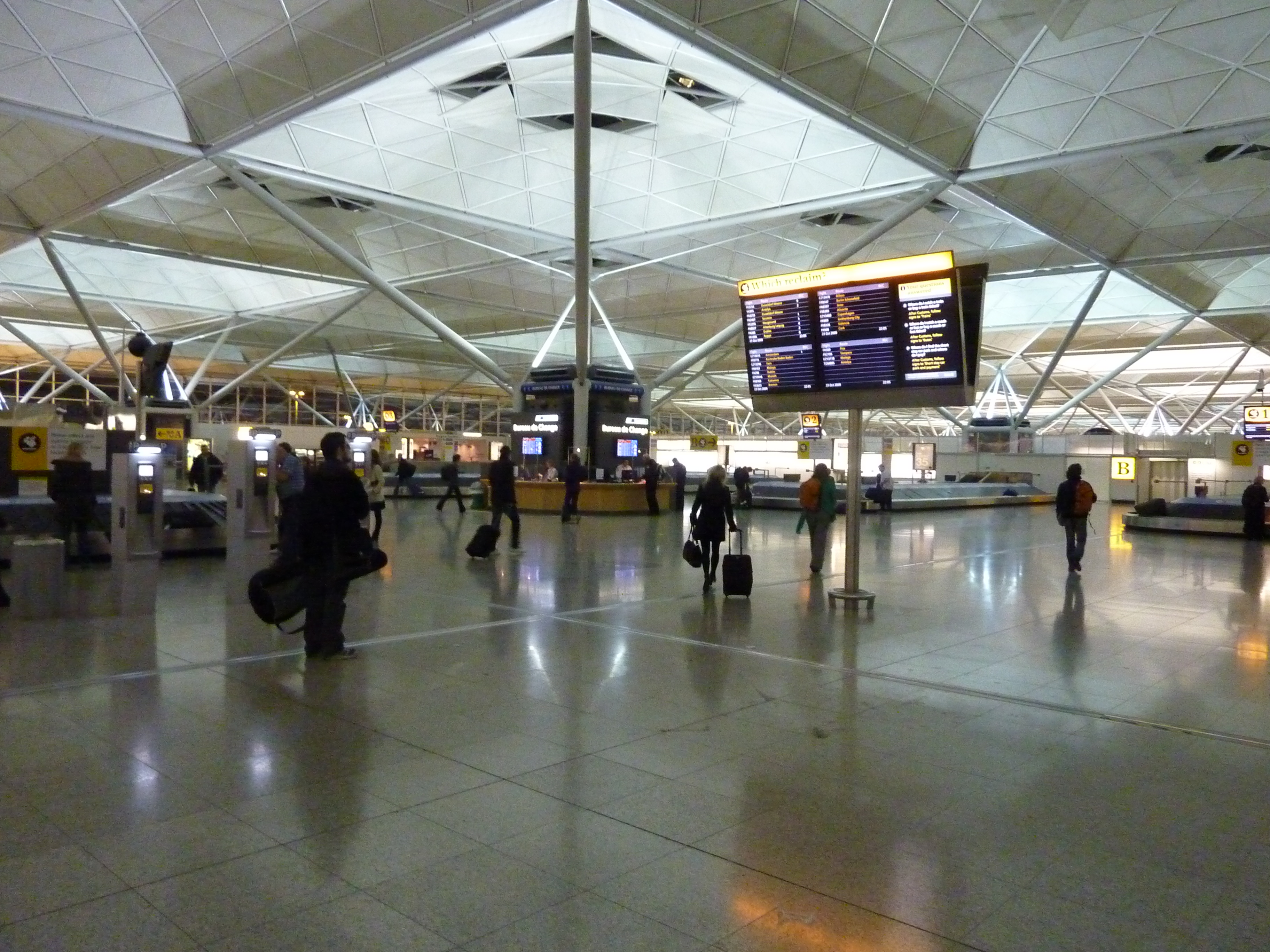 File:Stansted Airport.JPG - Wikimedia Commons