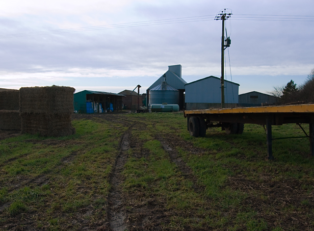 File:Syke House Farm, North Newbald - geograph.org.uk - 1124113.jpg