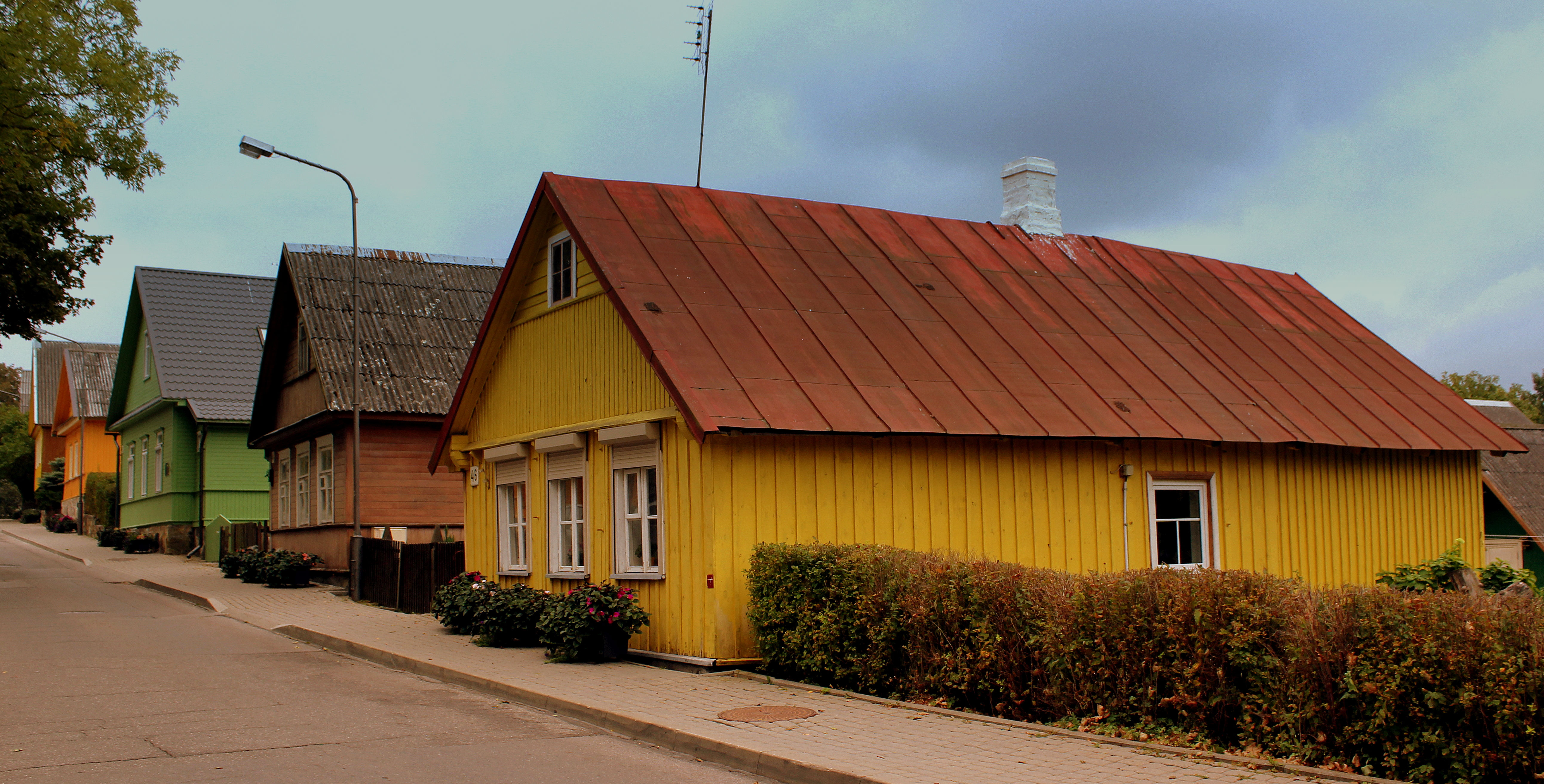 File TRADITIONAL WOODEN iHOUSESi IN TRAKKAI iLITHUANIAi SEP 