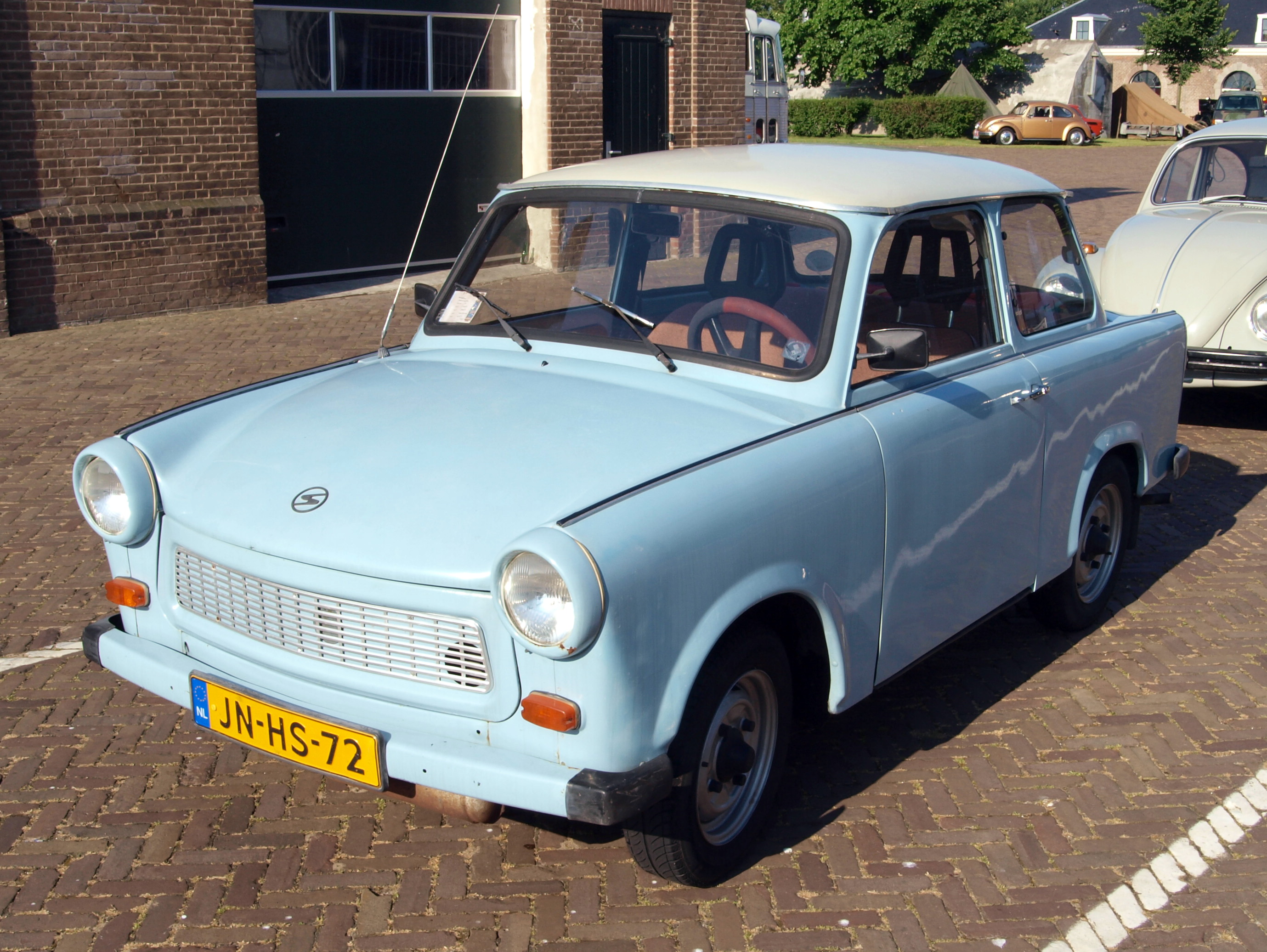 Fichier:Trabant 601 (1984), Dutch licence registration JN-HS-72 pic3.JPG —  Wikipédia