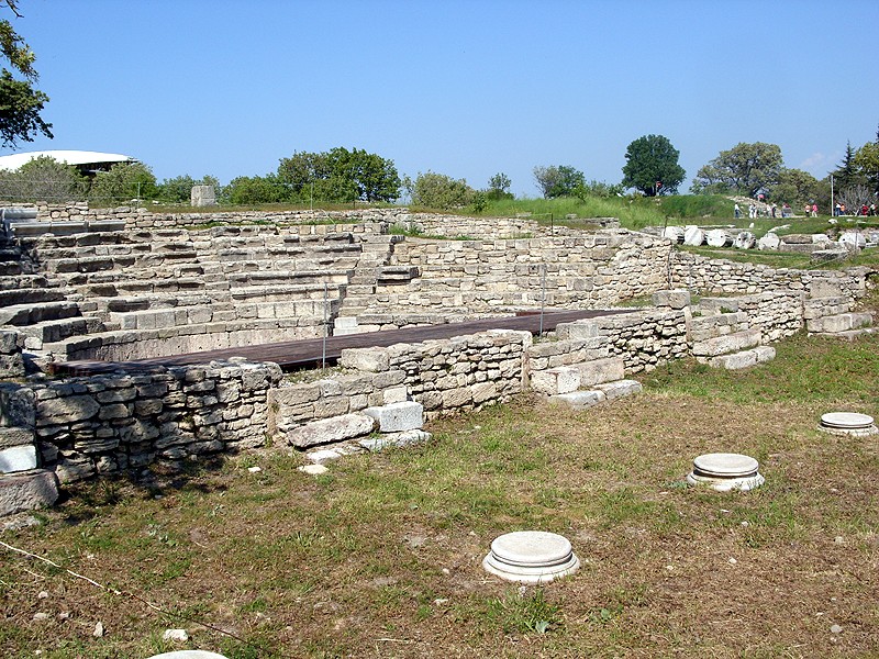 File:Troia - Bouleuterion - panoramio.jpg