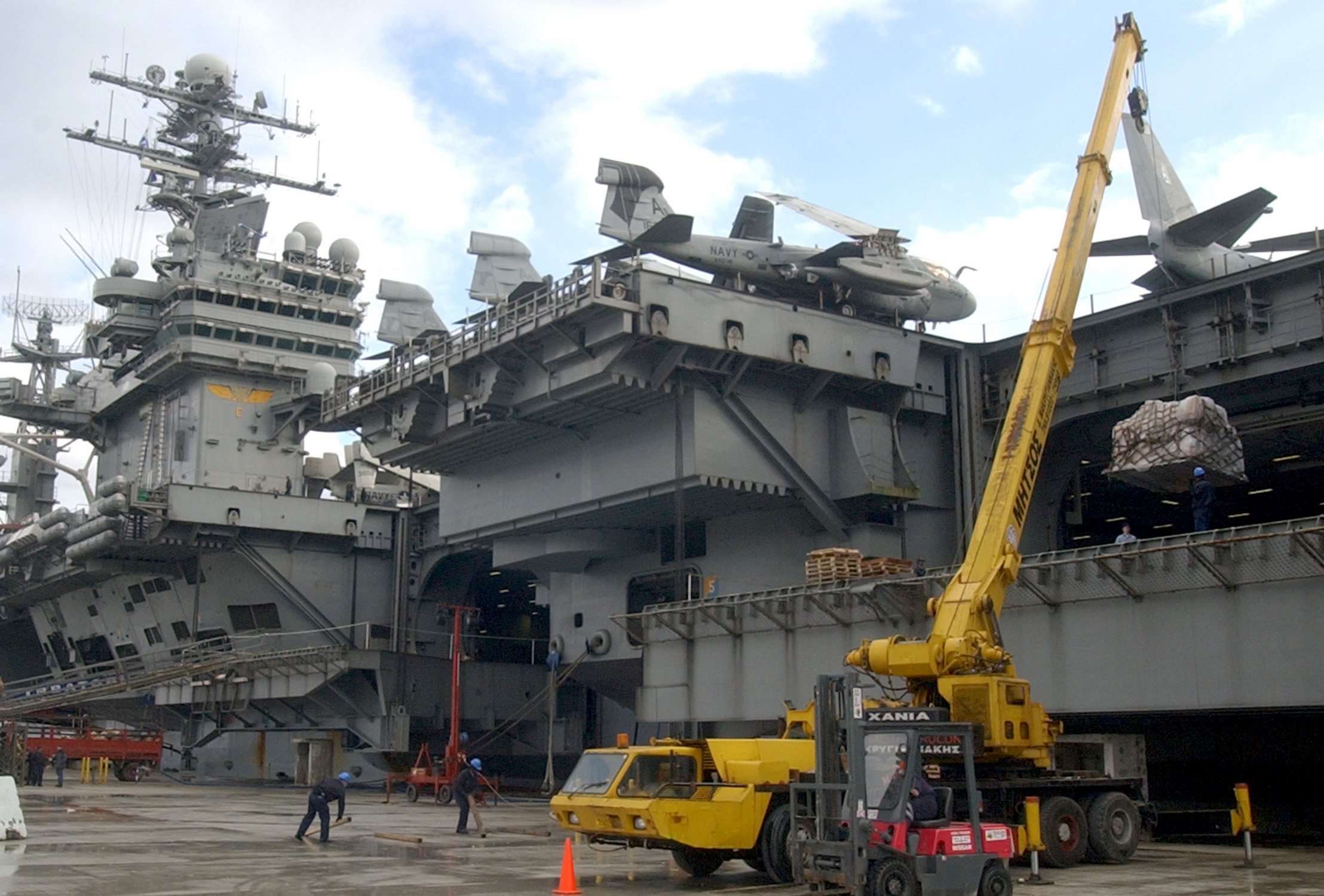 Carrier Ike Midway Across Atlantic, En Route to Middle East - USNI