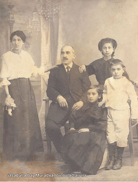 File:Əsədulla bəy Muradxanov with family.jpg