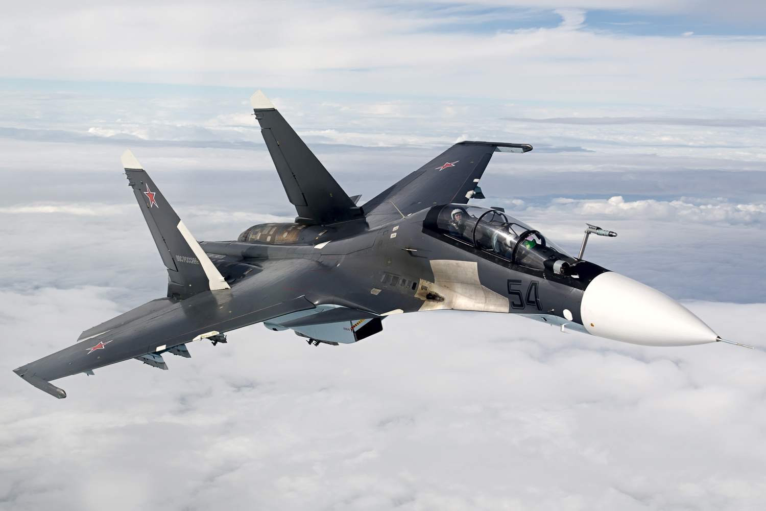 Air-to-air_with_a_Russian_Air_Force_Sukh
