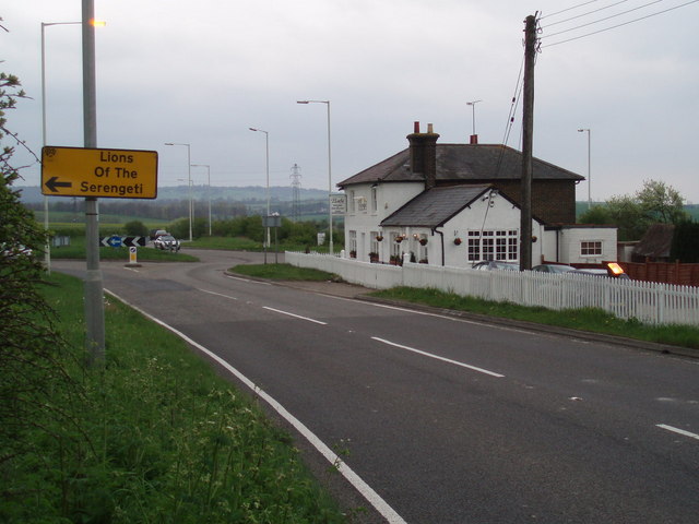 File:B489-B4540 Junction nr. Whipsnade - geograph.org.uk - 161343.jpg