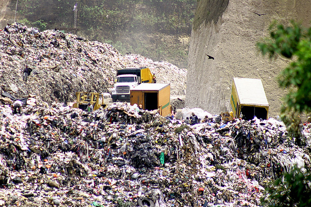 File:Basurero de la zona 3 - Guatemala.jpg