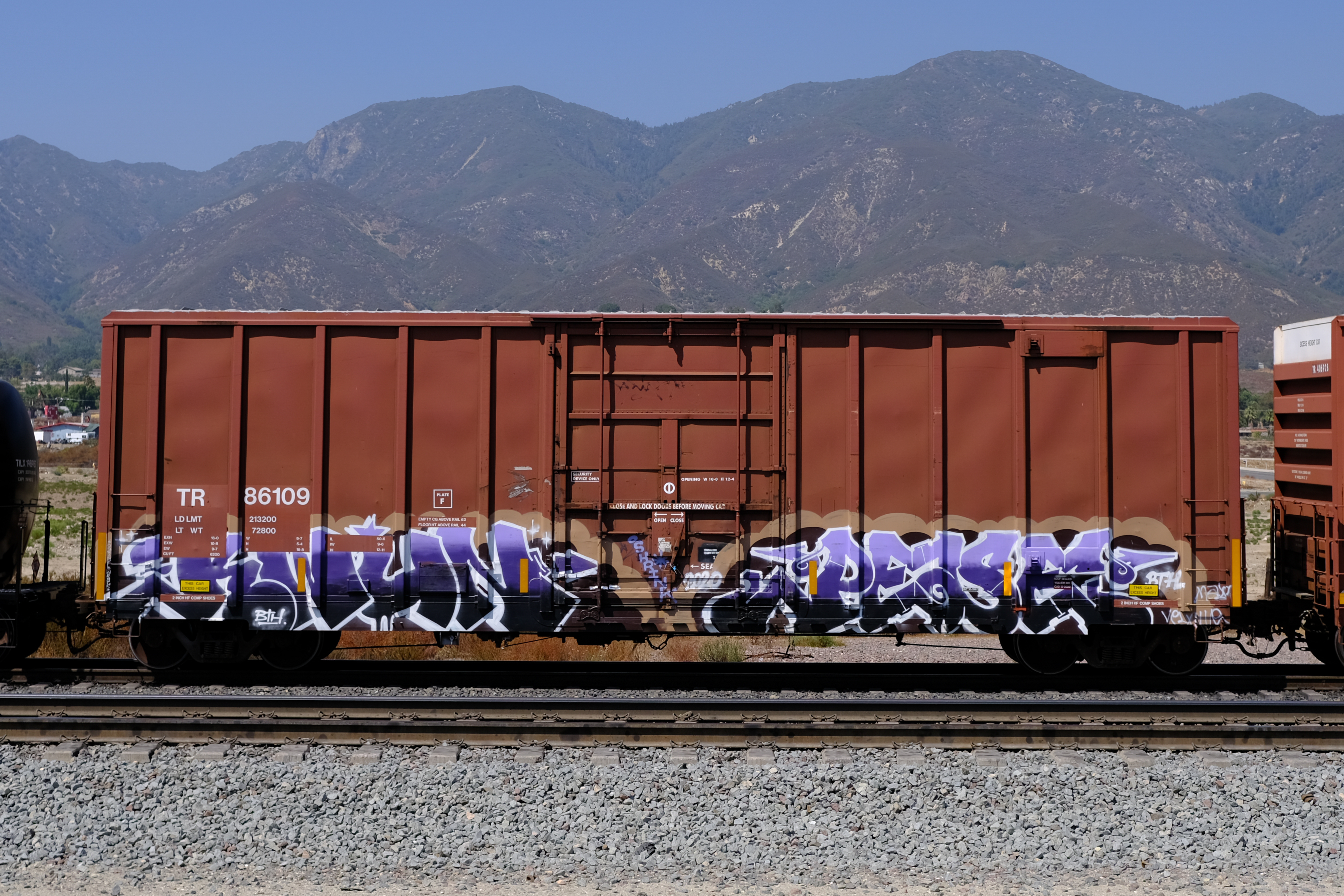 File:Benching Freight Train Graffiti in SoCal (August 20th 2021