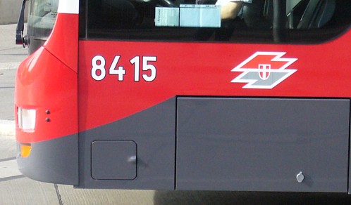 File:Betriebsnummer-wiener-linien-bus.jpg