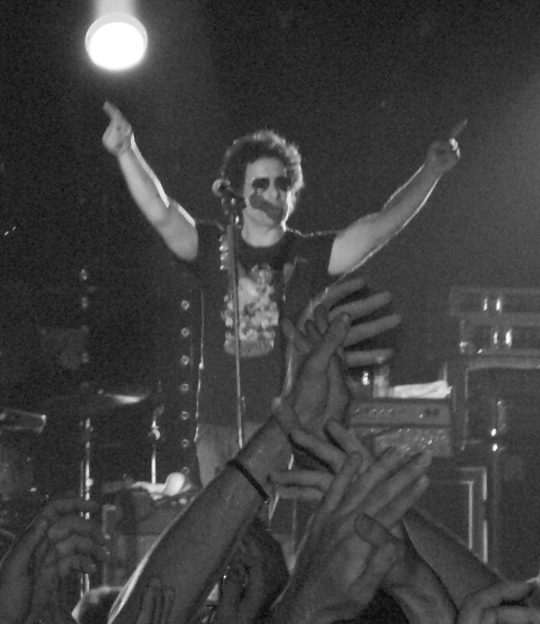 Calamaro durante su actuación en la sala Razzmatazz de Barcelona, en septiembre de 2008.