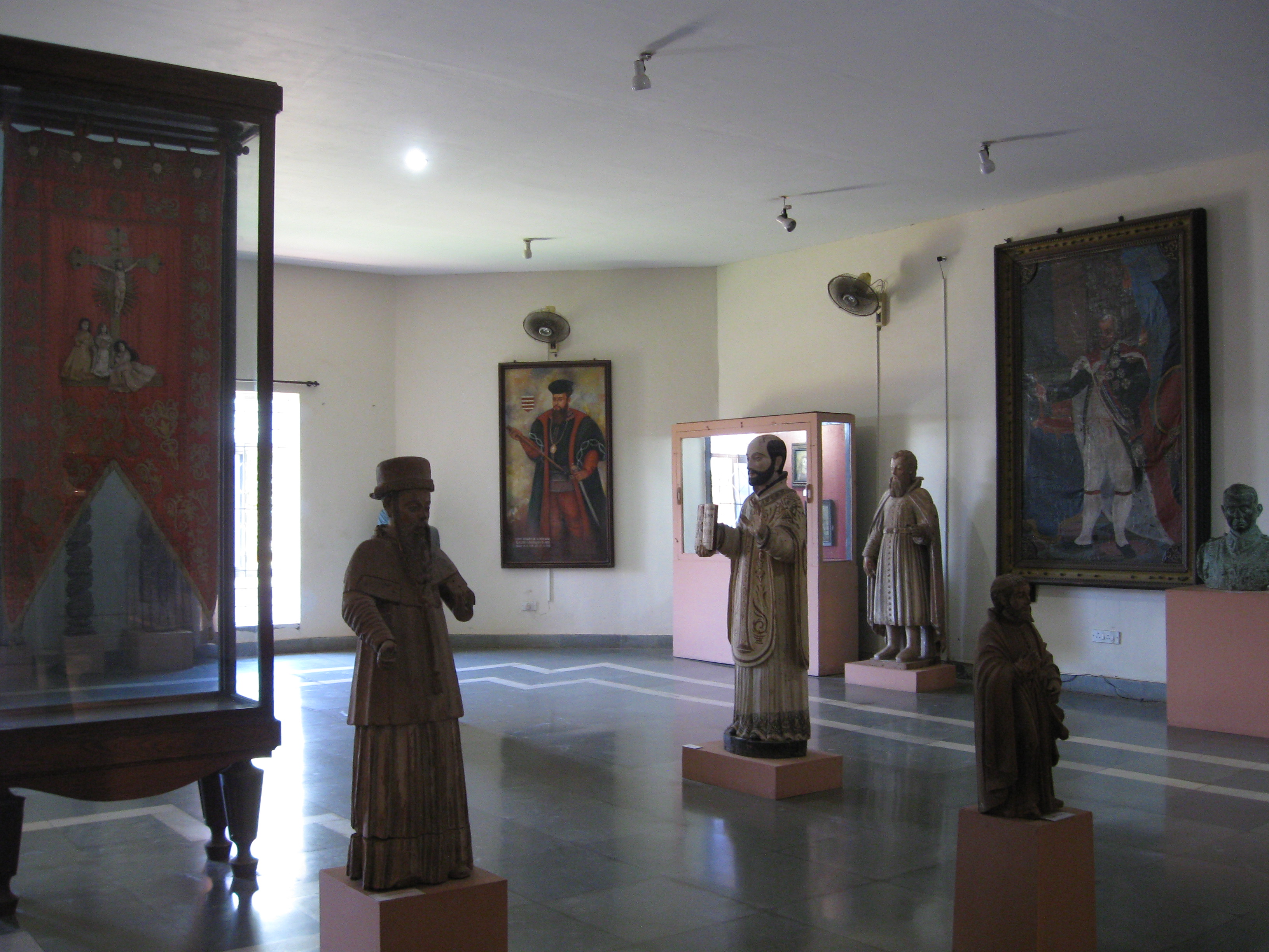 File:Christian Art Gallery.jpg - Wikimedia Commons