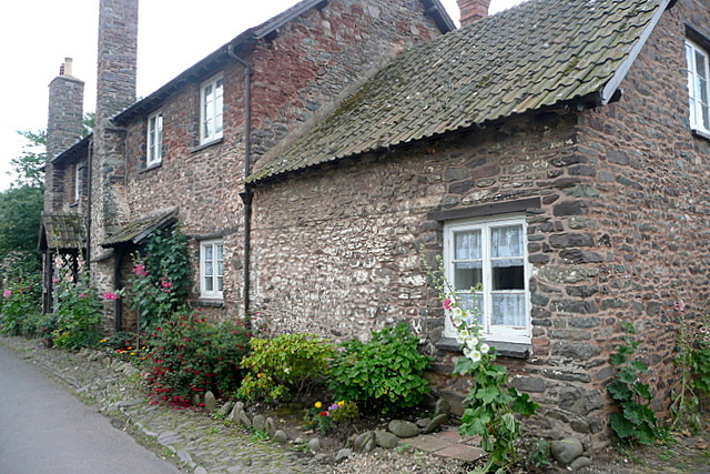 File:Cottage at Bossington - geograph.org.uk - 1980557.jpg