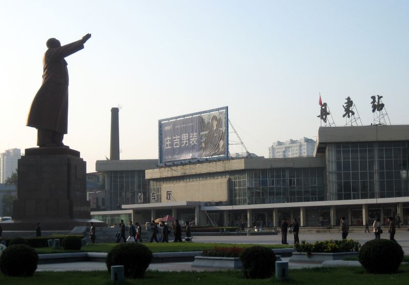 File:Dandong Railway Station 02.jpg