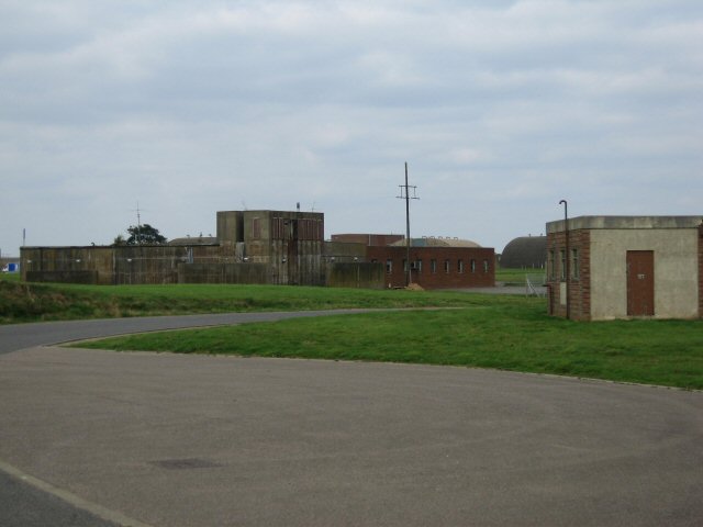 File:Departure lounge^ - geograph.org.uk - 543574.jpg