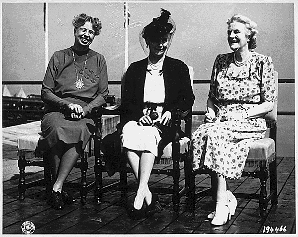 File:Eleanor Roosevelt in Canada 1944.gif